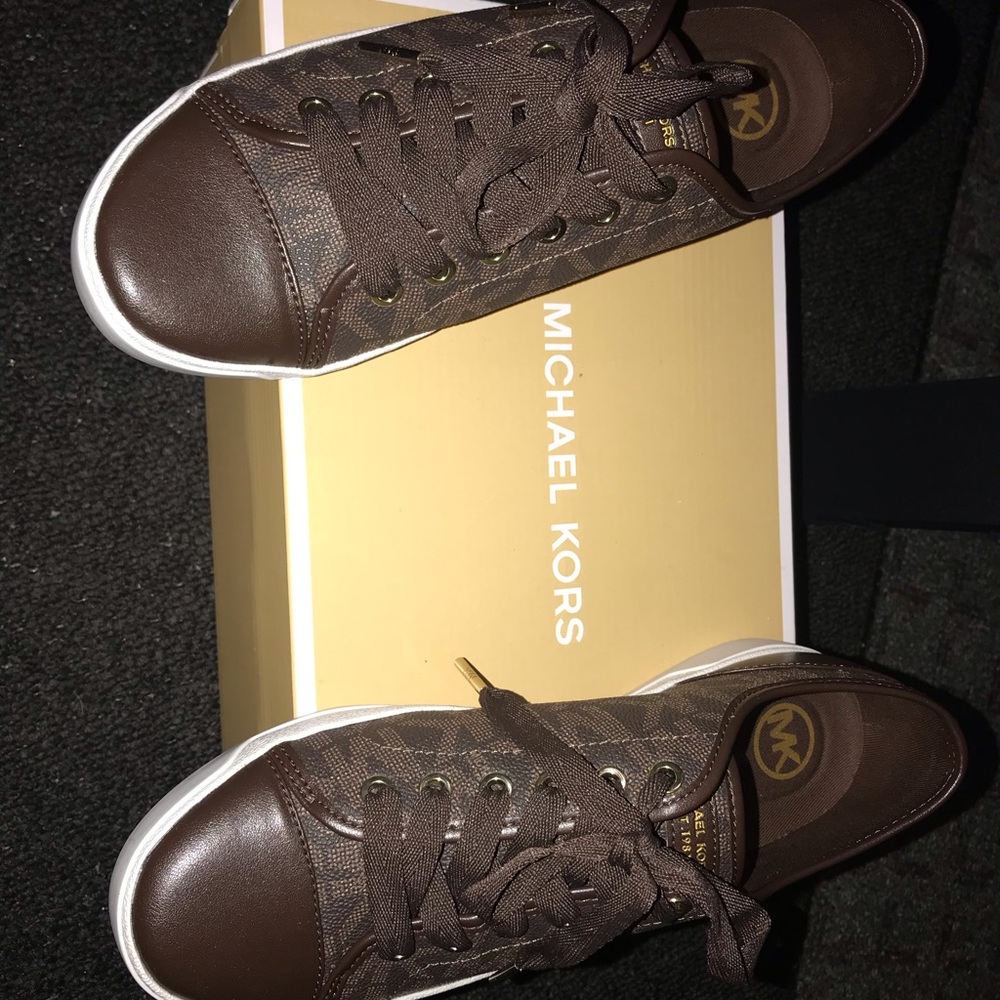 Michael kors signature logo city sneaker